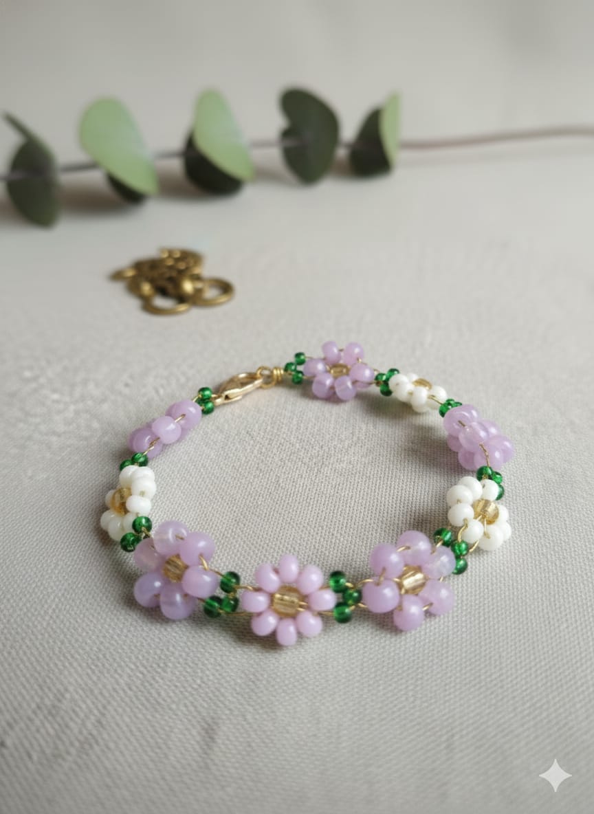 CrystalDots Lilac Daisy Bracelet — Lavender Beaded Flower Bracelet